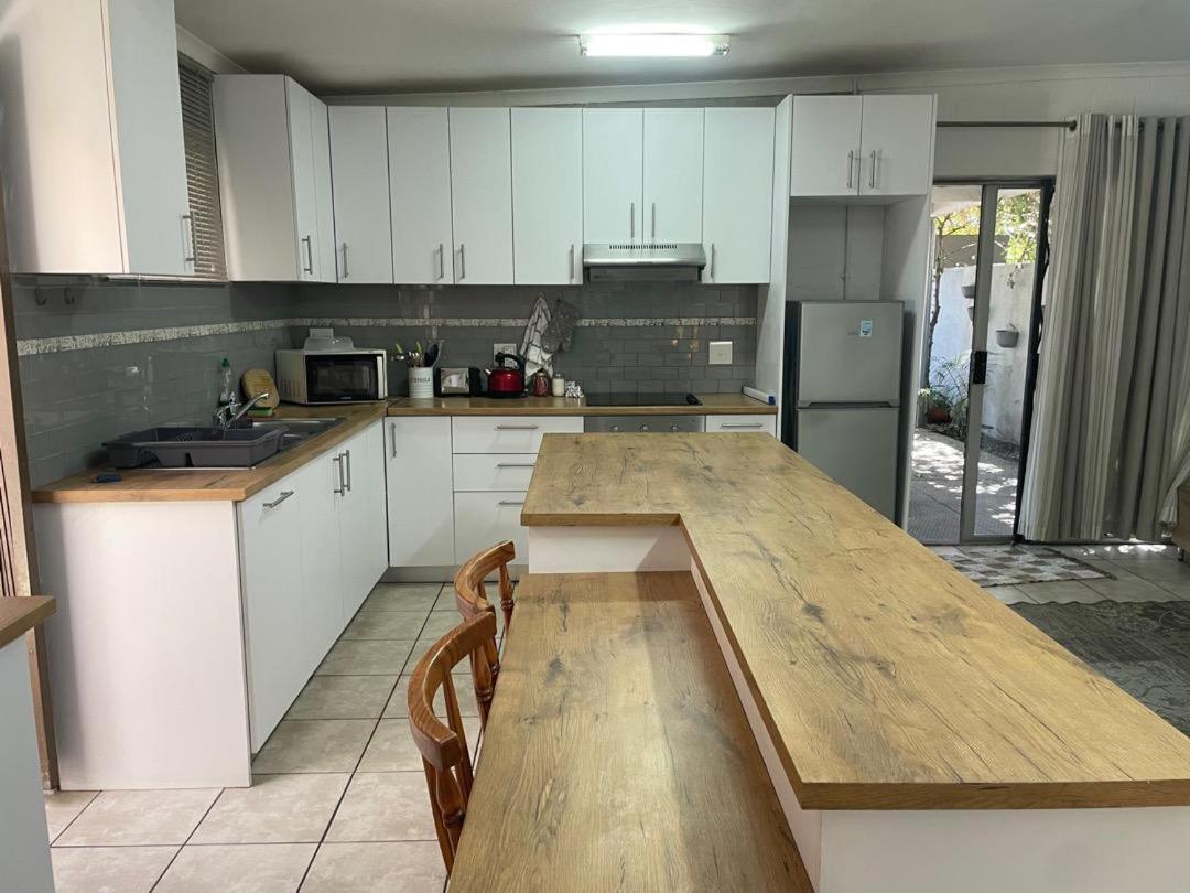 Guest house Bay Breeze Selfcatering *