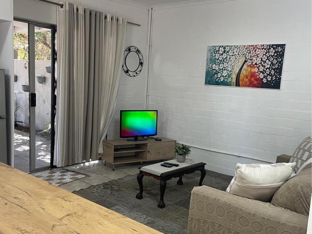 Bay Breeze Selfcatering Guest house Gordons Bay